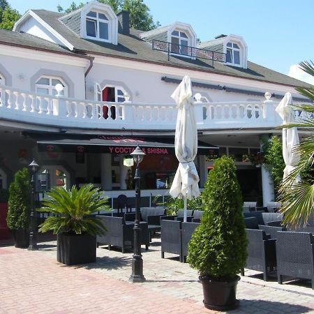 Y Hostel Balatonlelle Dış mekan fotoğraf