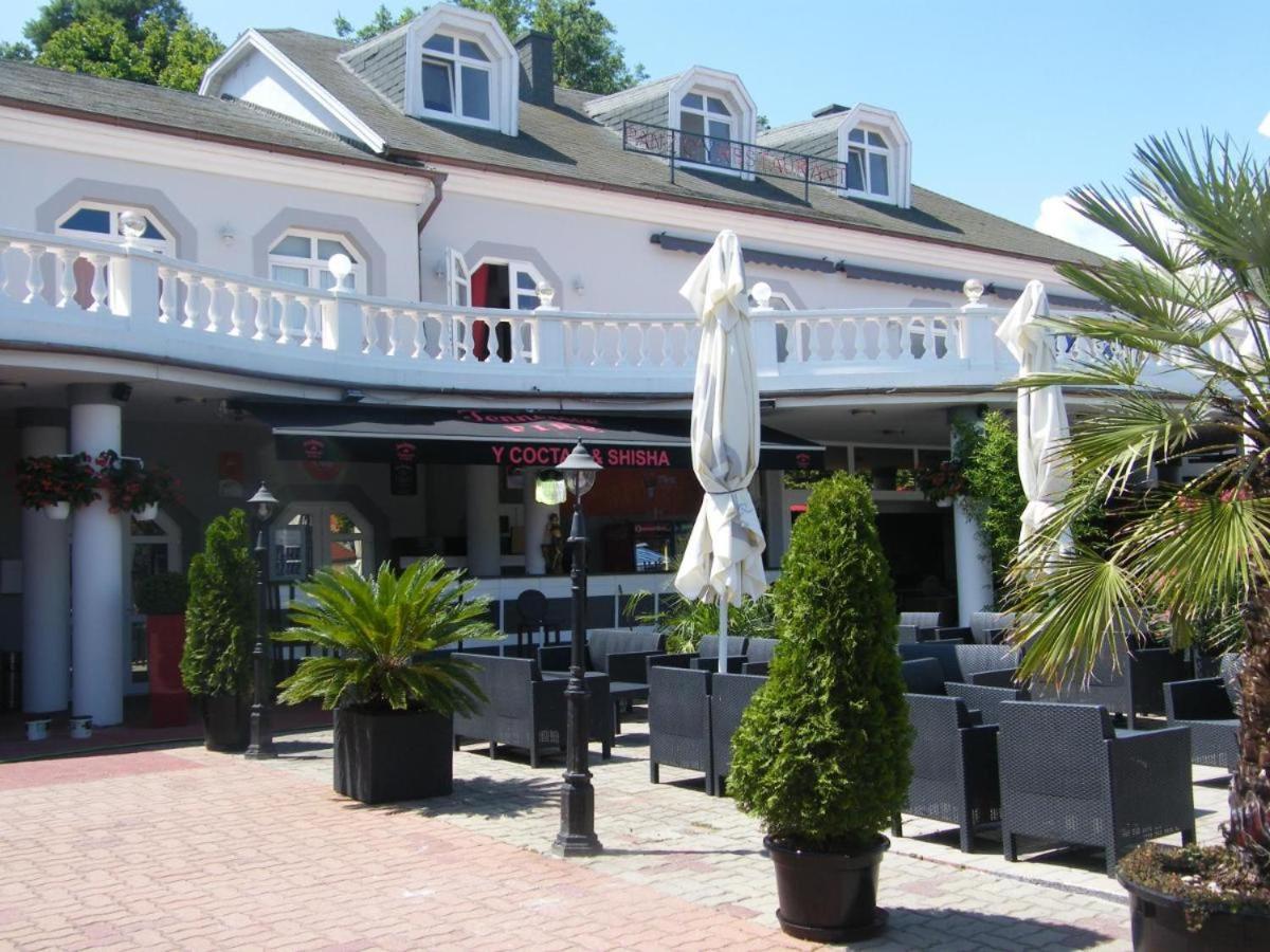 Y Hostel Balatonlelle Dış mekan fotoğraf